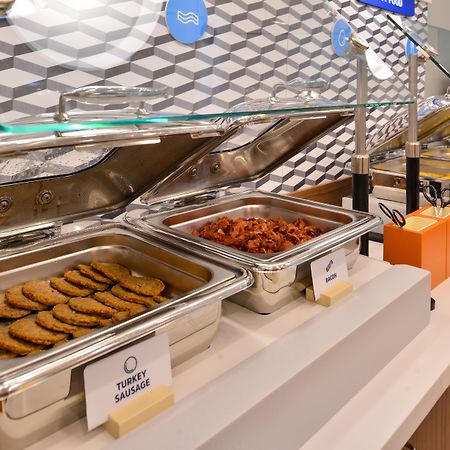 Holiday Inn Express Ontario By Ihg Creekside Екстериор снимка