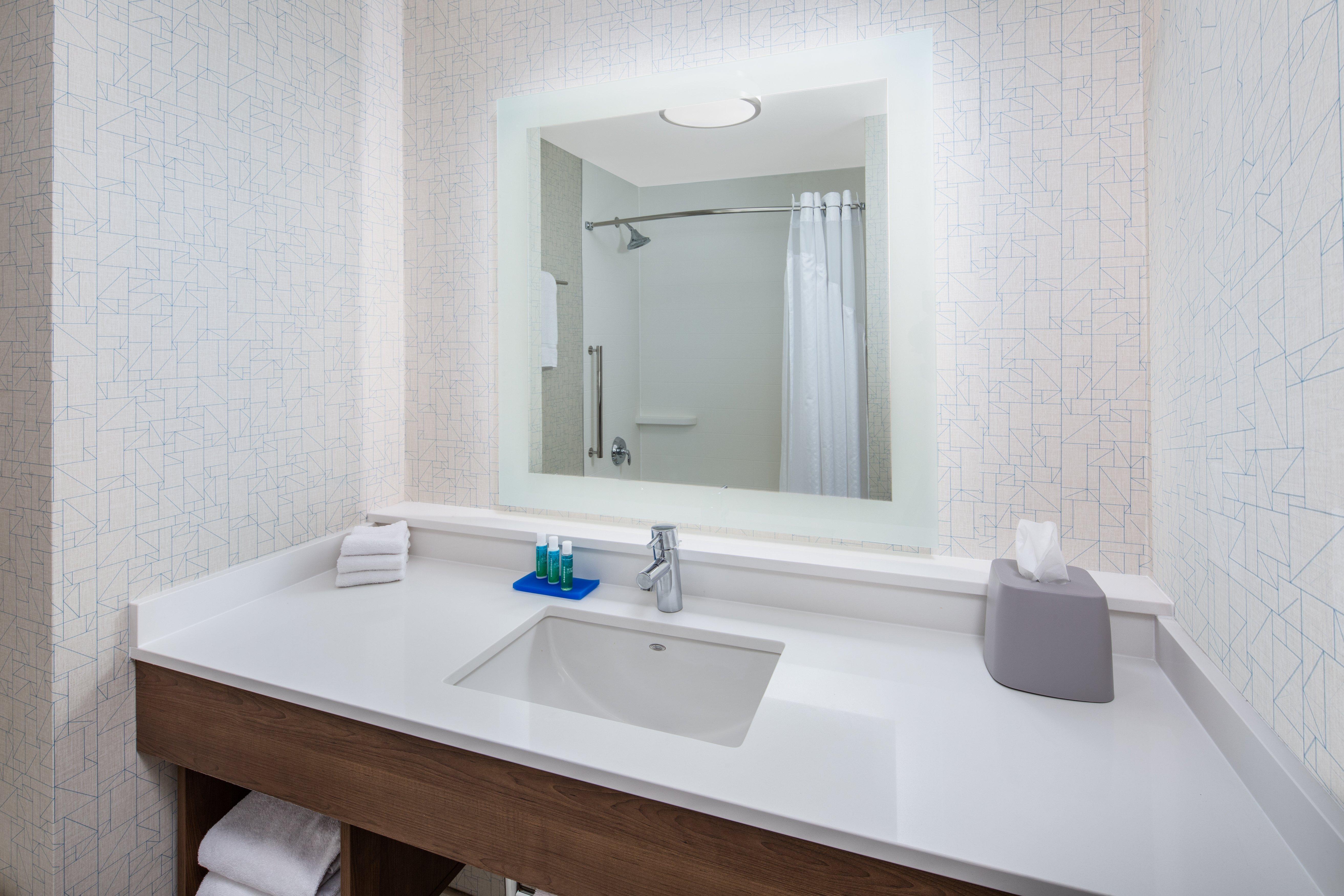 Holiday Inn Express Ontario By Ihg Creekside Екстериор снимка