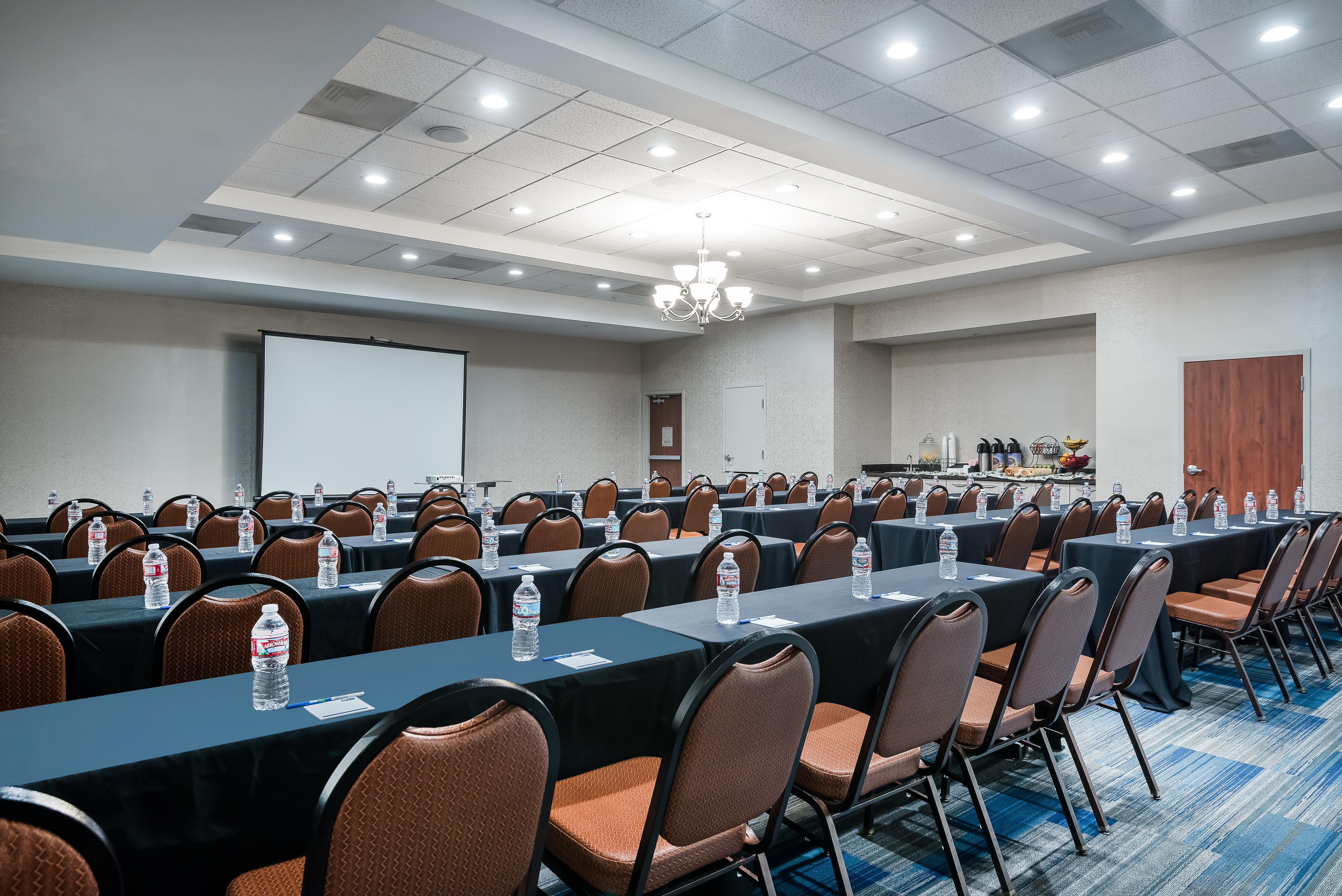 Holiday Inn Express Ontario By Ihg Creekside Екстериор снимка