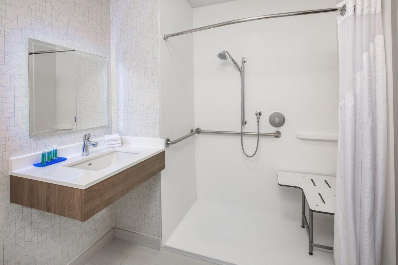 Holiday Inn Express Ontario By Ihg Creekside Екстериор снимка