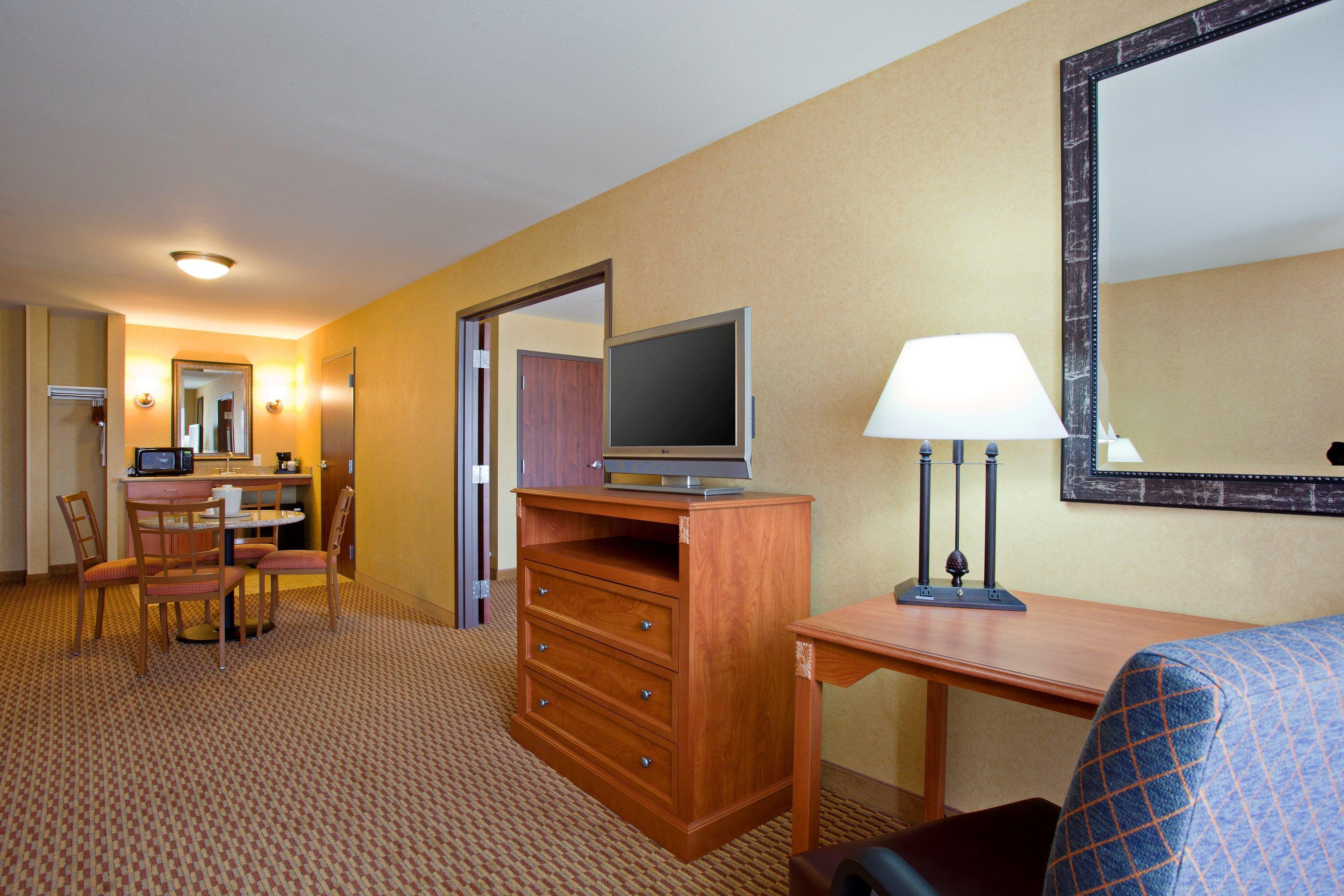 Holiday Inn Express Ontario By Ihg Creekside Екстериор снимка