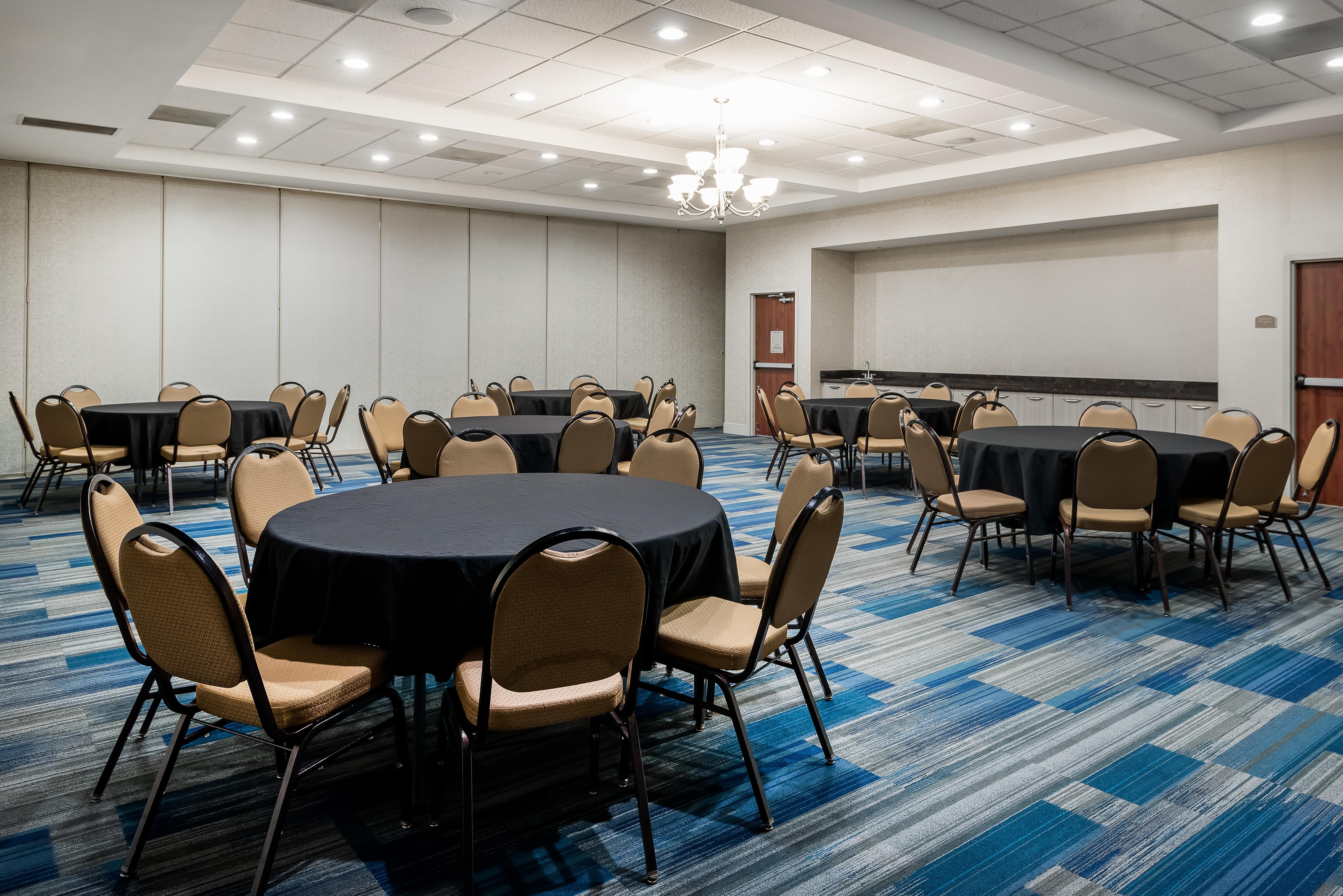 Holiday Inn Express Ontario By Ihg Creekside Екстериор снимка