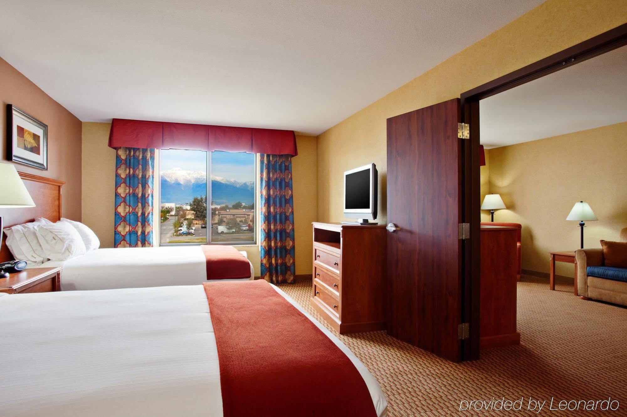 Holiday Inn Express Ontario By Ihg Creekside Екстериор снимка
