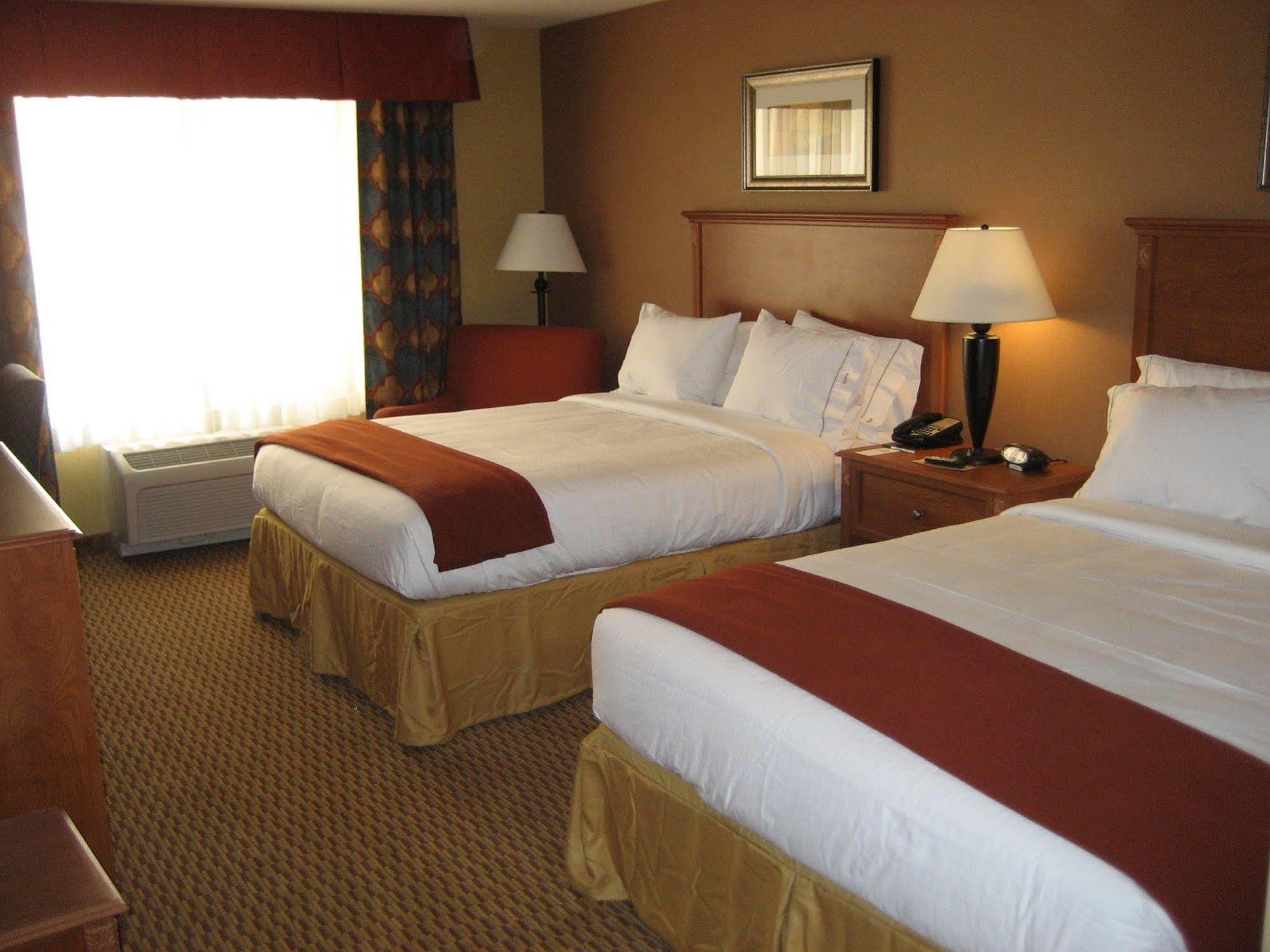 Holiday Inn Express Ontario By Ihg Creekside Екстериор снимка