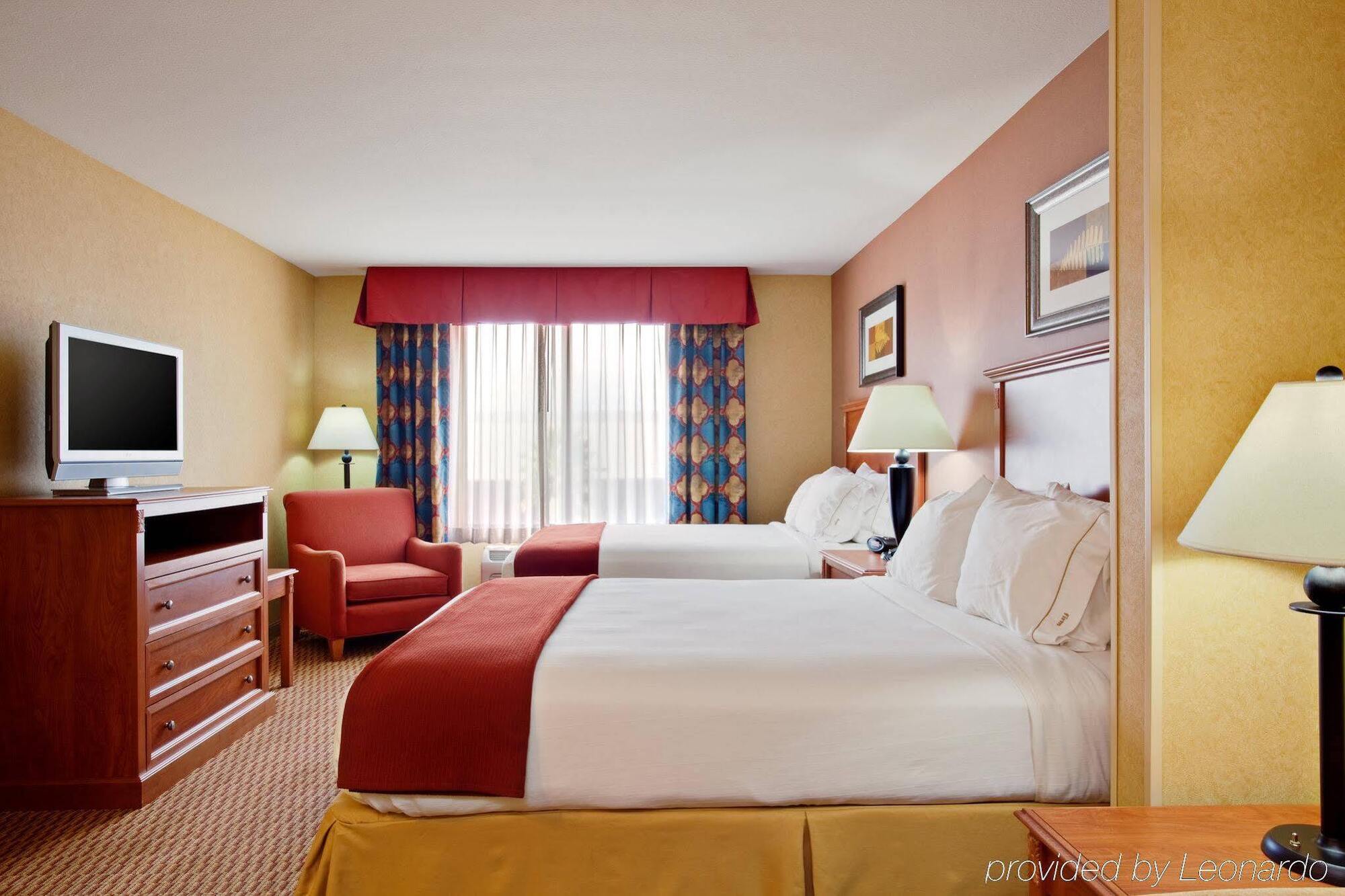 Holiday Inn Express Ontario By Ihg Creekside Екстериор снимка