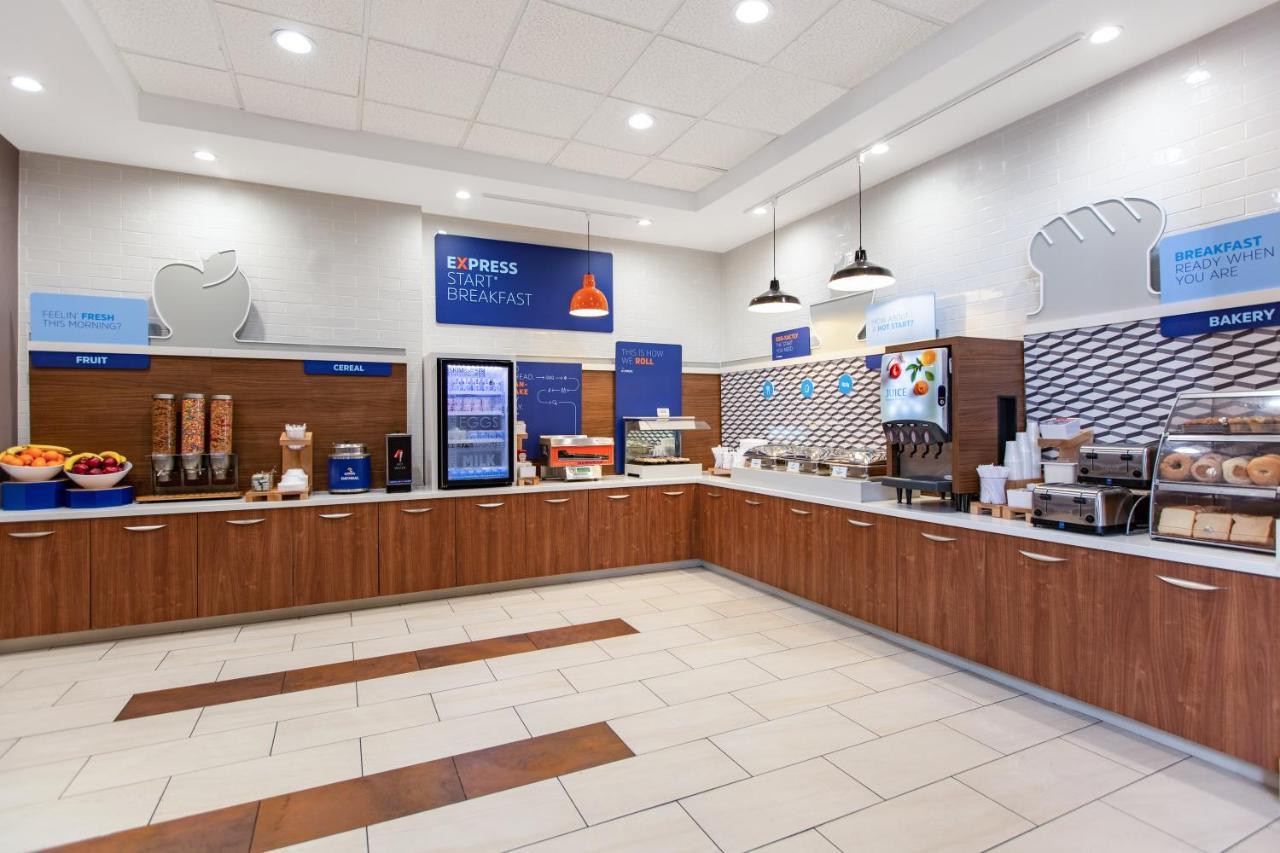 Holiday Inn Express Ontario By Ihg Creekside Екстериор снимка